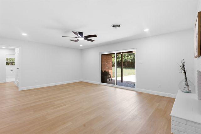 6113 Whitman Avenue, Fort Worth, TX 76133