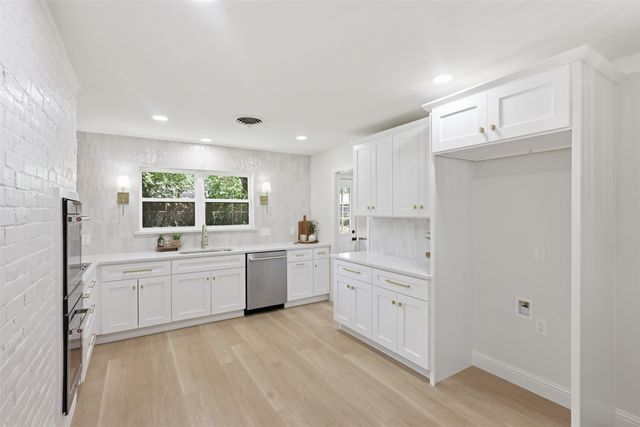 6113 Whitman Avenue, Fort Worth, TX 76133