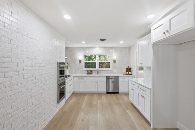 6113 Whitman Avenue, Fort Worth, TX 76133