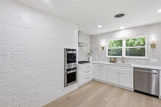 6113 Whitman Avenue, Fort Worth, TX 76133