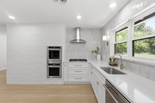 6113 Whitman Avenue, Fort Worth, TX 76133