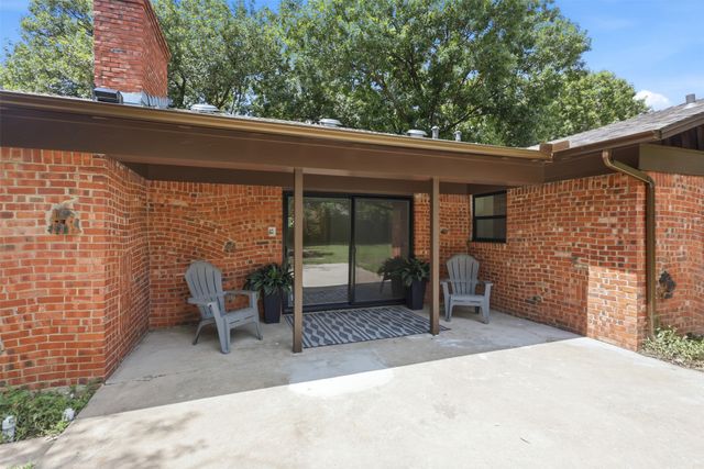 6113 Whitman Avenue, Fort Worth, TX 76133