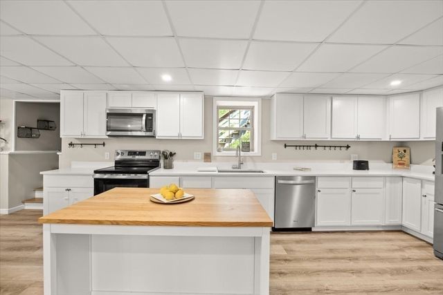 158 Bay State Cir, Hanson, MA 02341