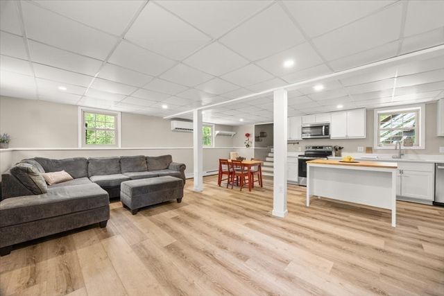 158 Bay State Cir, Hanson, MA 02341