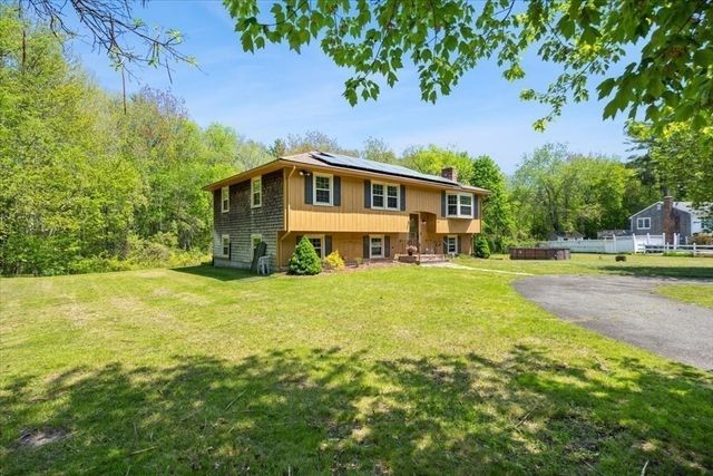 158 Bay State Cir, Hanson, MA 02341