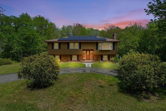 158 Bay State Cir, Hanson, MA 02341