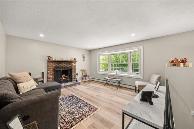158 Bay State Cir, Hanson, MA 02341