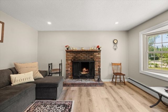 158 Bay State Cir, Hanson, MA 02341