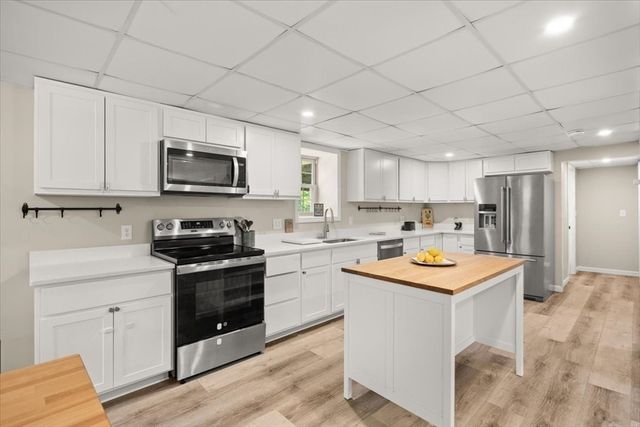 158 Bay State Cir, Hanson, MA 02341