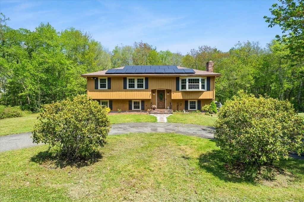 158 Bay State Cir, Hanson, MA 02341