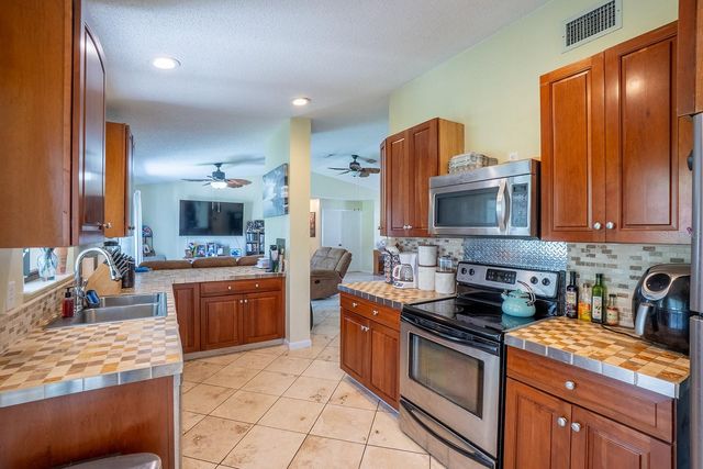 25 ETHAN ALLEN DRIVE, Palm Coast, FL 32164
