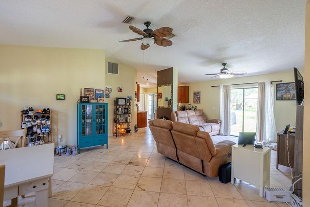 25 ETHAN ALLEN DRIVE, Palm Coast, FL 32164