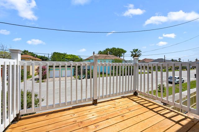 1913 30th Street, Galveston, TX 77550