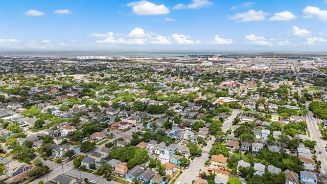 1913 30th Street, Galveston, TX 77550