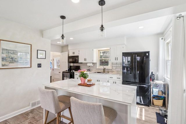 1418 N 123rd STREET, Wauwatosa, WI 53226