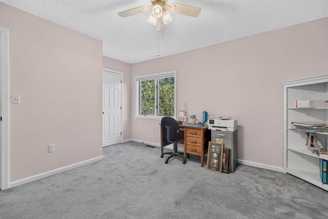 18 Indian Hill Lane 18, Salem, MA 01970