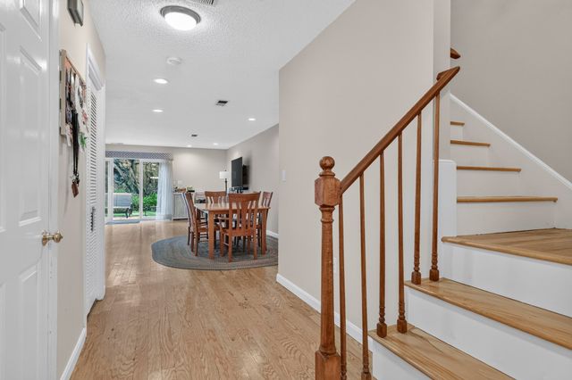 18 Indian Hill Lane 18, Salem, MA 01970