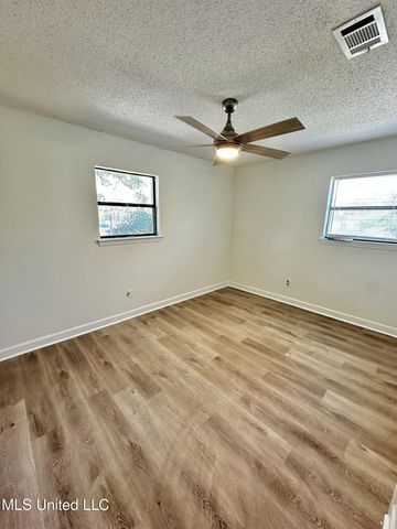 809 Herrick Avenue, Pascagoula, MS 39567