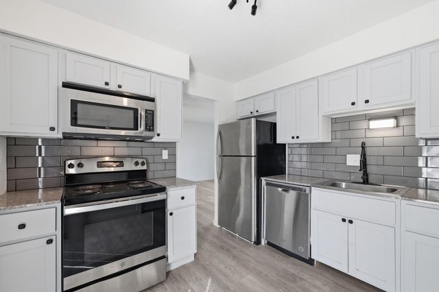 323 E 43rd Street, Minneapolis, MN 55409