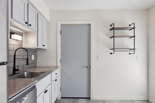 323 E 43rd Street, Minneapolis, MN 55409