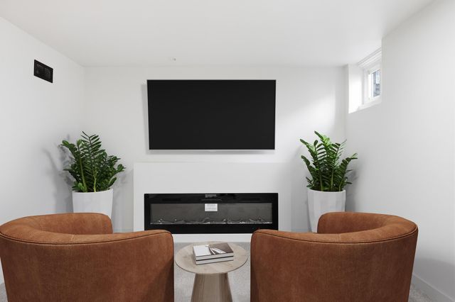 323 E 43rd Street, Minneapolis, MN 55409