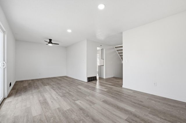 323 E 43rd Street, Minneapolis, MN 55409