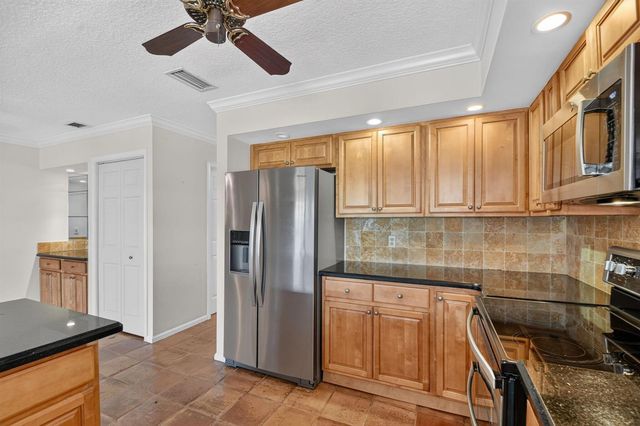 2400 SW 23rd Cranbrook Drive, Boynton Beach, FL 33436