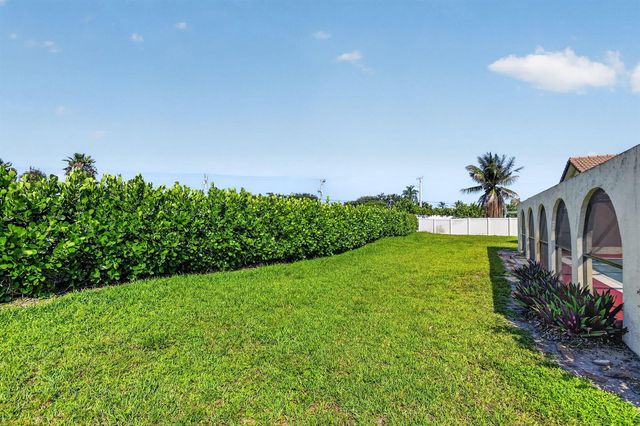 2400 SW 23rd Cranbrook Drive, Boynton Beach, FL 33436