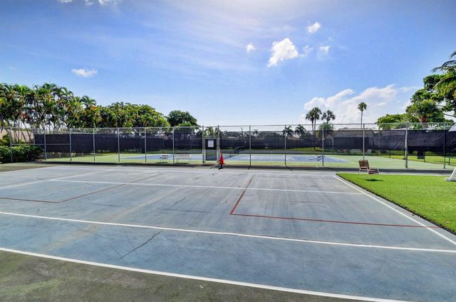 2400 SW 23rd Cranbrook Drive, Boynton Beach, FL 33436