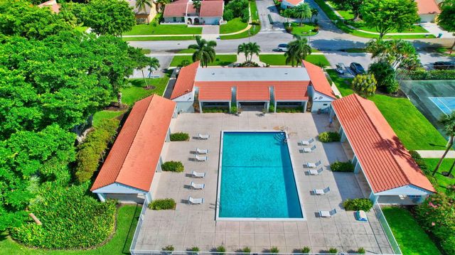 2400 SW 23rd Cranbrook Drive, Boynton Beach, FL 33436
