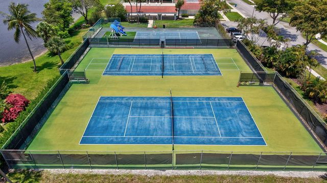 2400 SW 23rd Cranbrook Drive, Boynton Beach, FL 33436