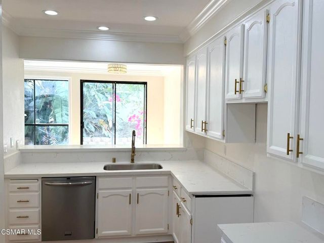 451 Pavarotti Drive, Oak Park, CA 91377