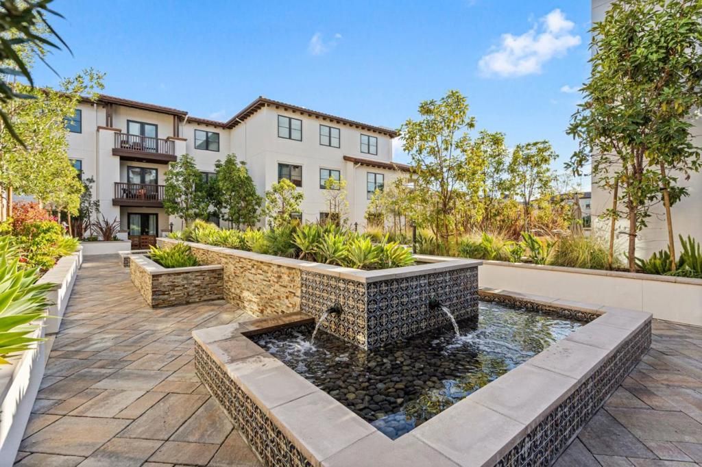 Image 1 of property listing at 657 Walnut Street 537, San Carlos, CA 94070