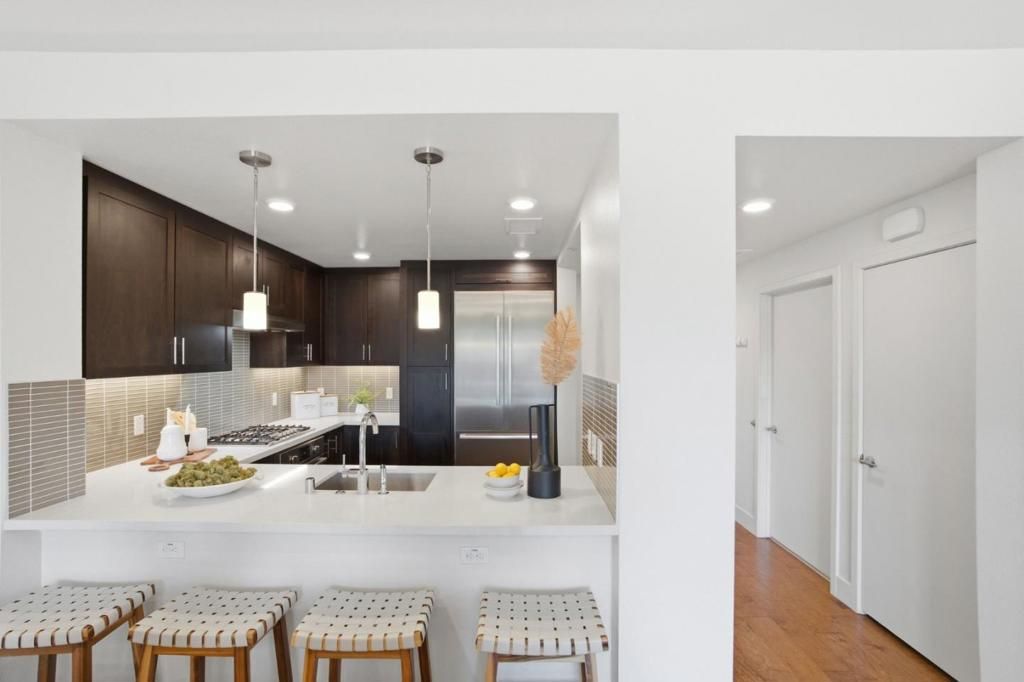 Image 11 of property listing at 657 Walnut Street 537, San Carlos, CA 94070