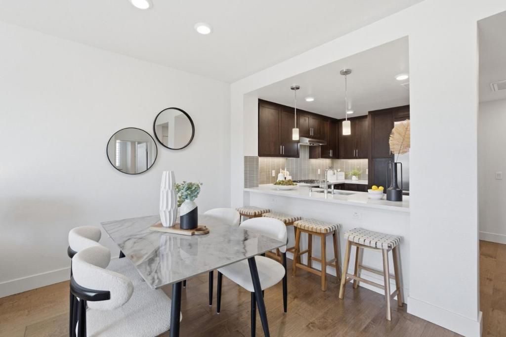 Image 12 of property listing at 657 Walnut Street 537, San Carlos, CA 94070