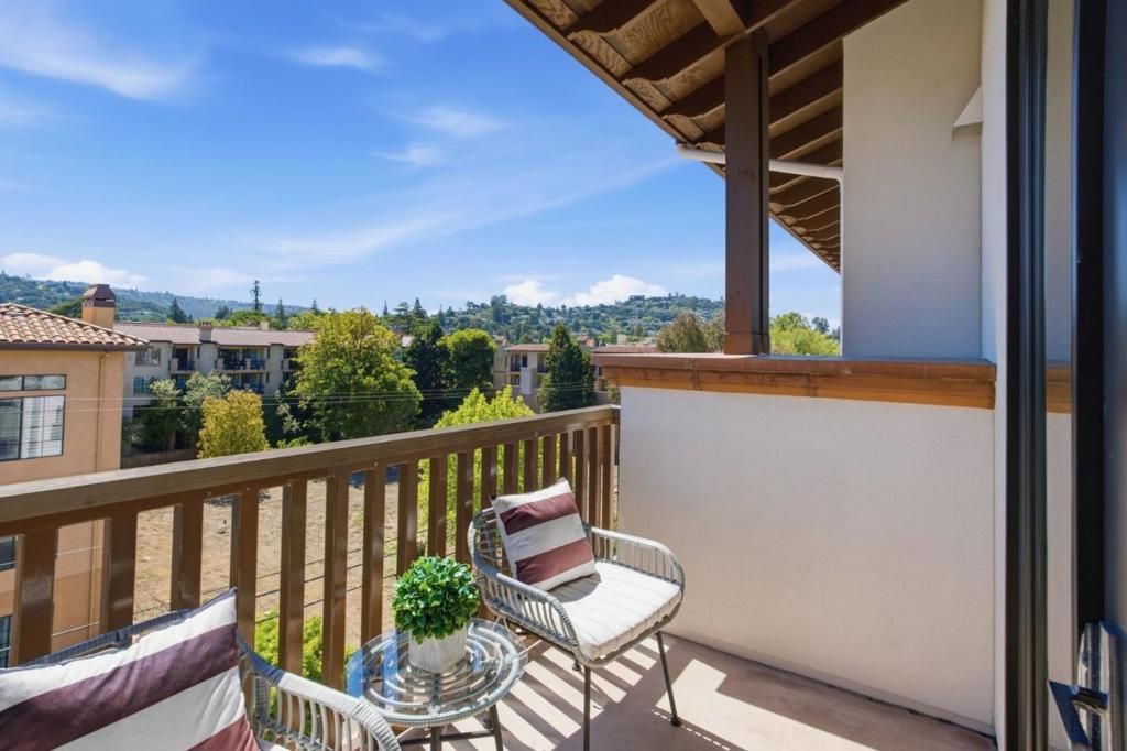 Image 15 of property listing at 657 Walnut Street 537, San Carlos, CA 94070