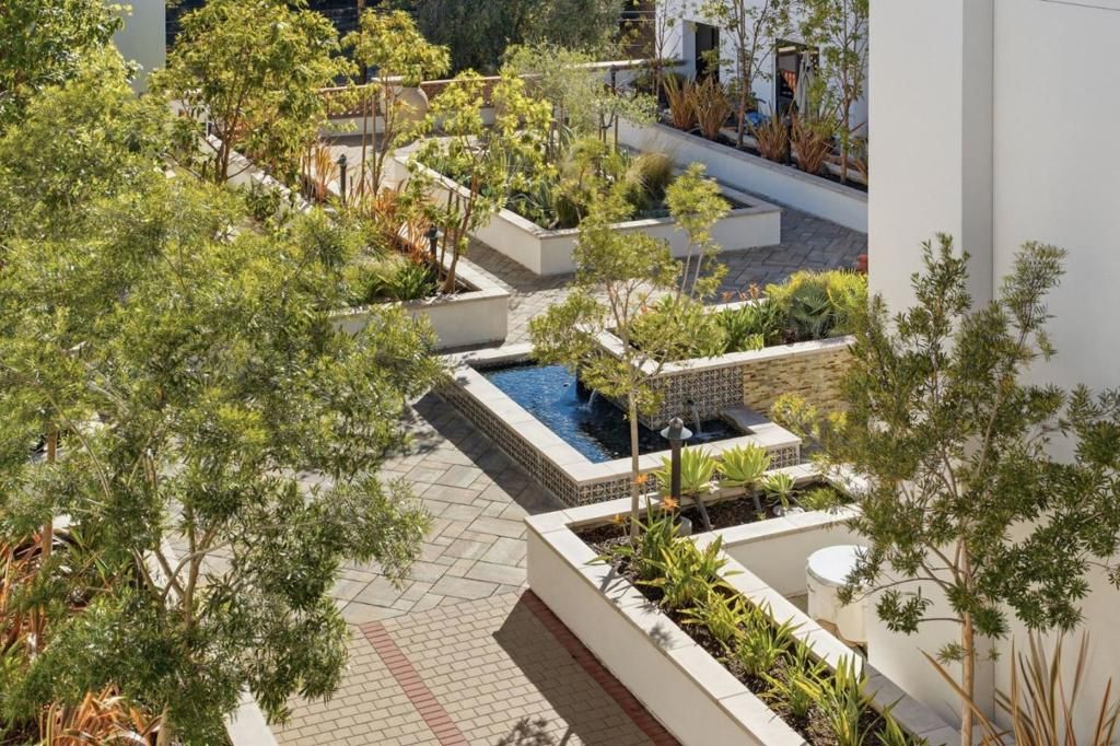 Image 30 of property listing at 657 Walnut Street 537, San Carlos, CA 94070