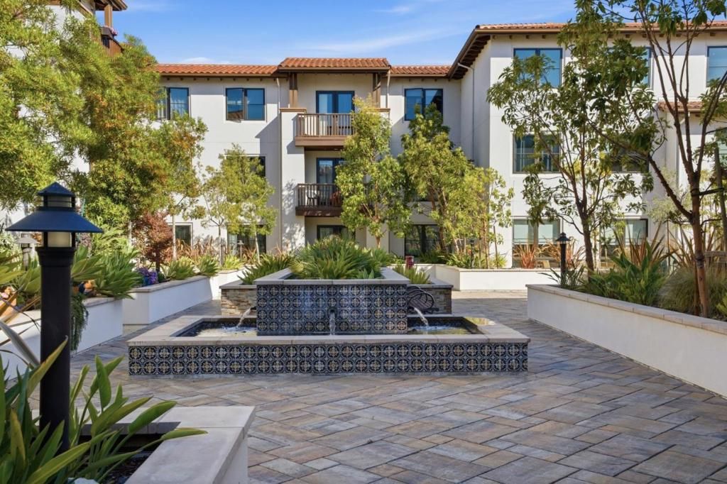 Image 34 of property listing at 657 Walnut Street 537, San Carlos, CA 94070