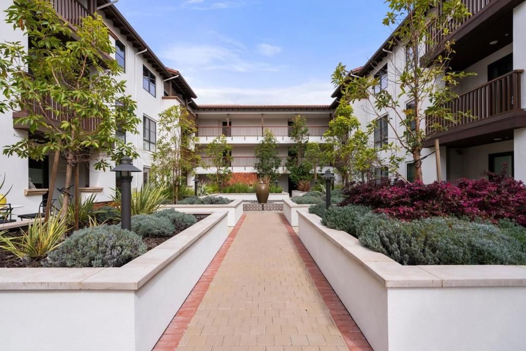 Image 35 of property listing at 657 Walnut Street 537, San Carlos, CA 94070