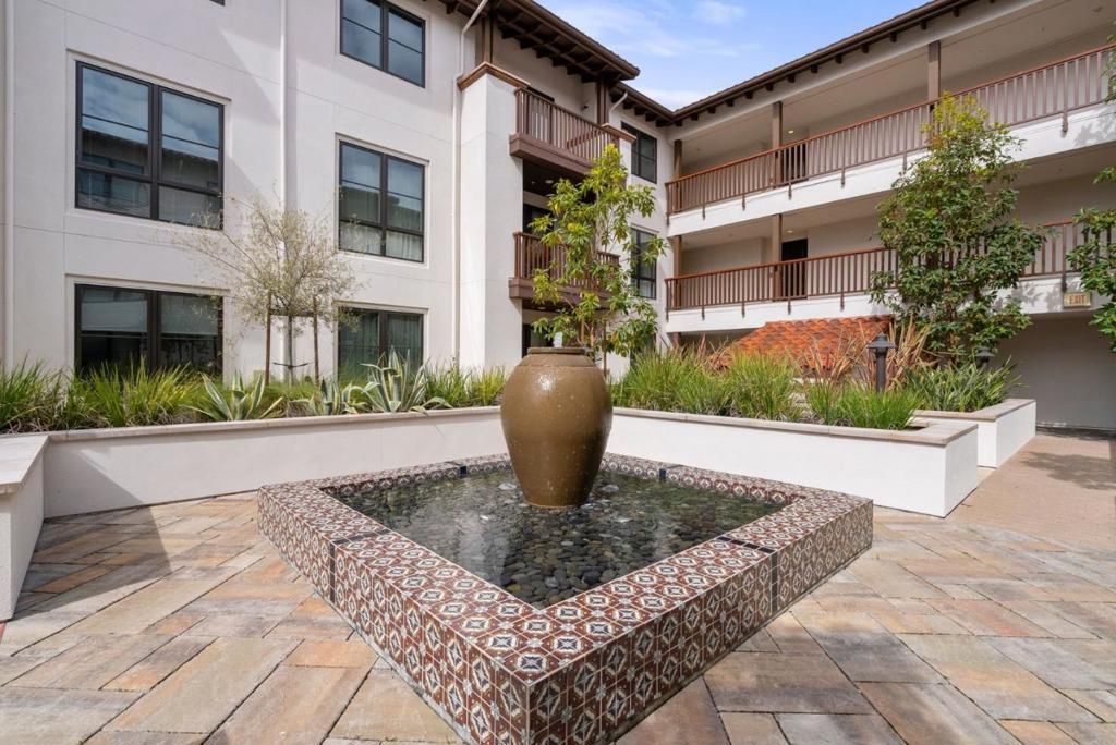 Image 36 of property listing at 657 Walnut Street 537, San Carlos, CA 94070