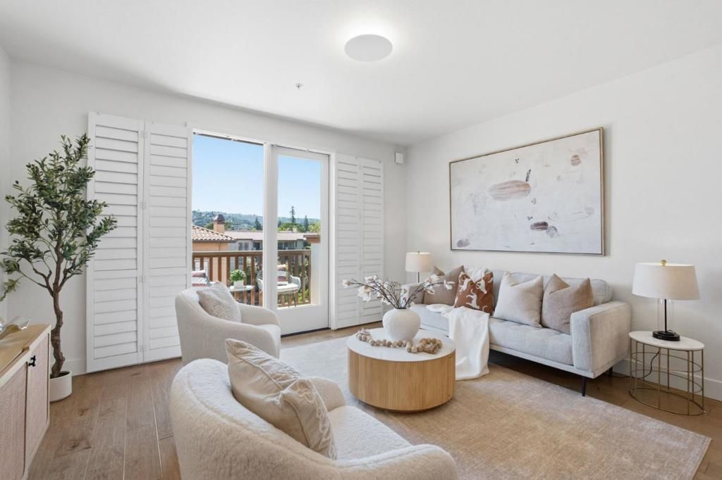Image 4 of property listing at 657 Walnut Street 537, San Carlos, CA 94070