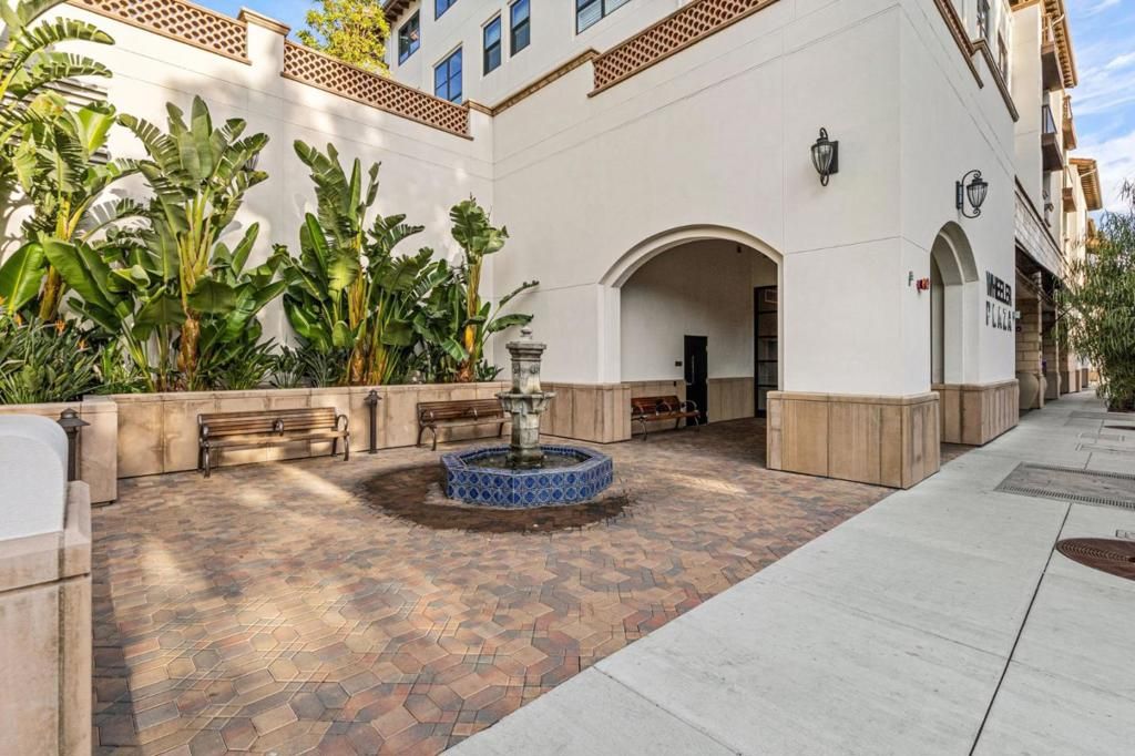 Image 40 of property listing at 657 Walnut Street 537, San Carlos, CA 94070