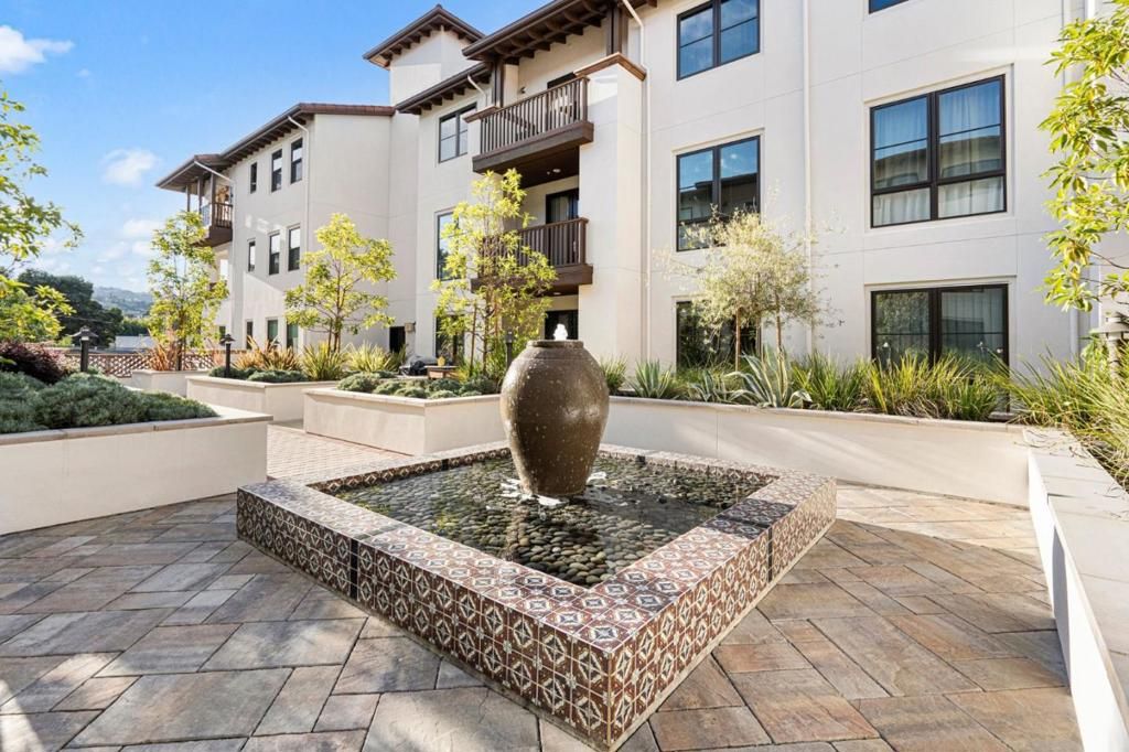 Image 41 of property listing at 657 Walnut Street 537, San Carlos, CA 94070