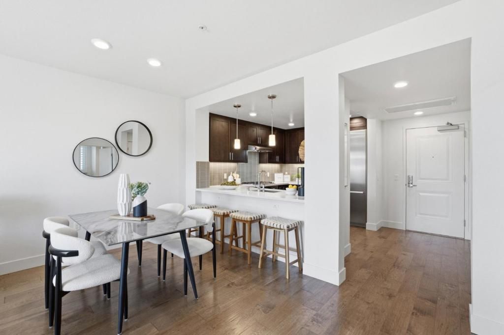 Image 6 of property listing at 657 Walnut Street 537, San Carlos, CA 94070