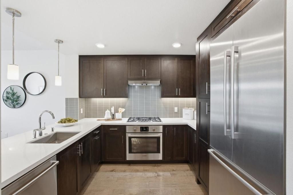 Image 7 of property listing at 657 Walnut Street 537, San Carlos, CA 94070