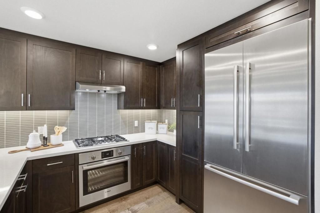 Image 9 of property listing at 657 Walnut Street 537, San Carlos, CA 94070