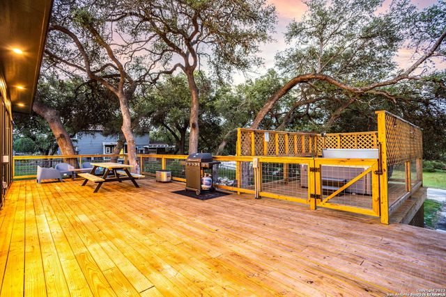 1277 Timberlane Dr, Canyon Lake, TX 78133