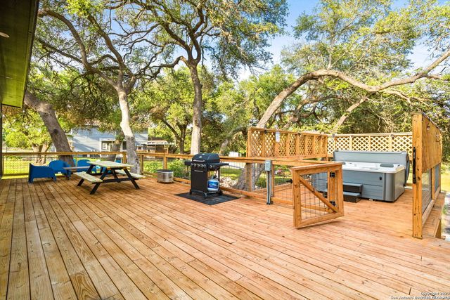 1277 Timberlane Dr, Canyon Lake, TX 78133