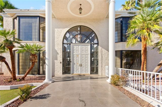 2834 Queens Courtyard Drive, Las Vegas, NV 89109