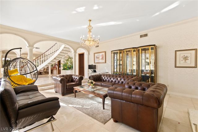 2834 Queens Courtyard Drive, Las Vegas, NV 89109